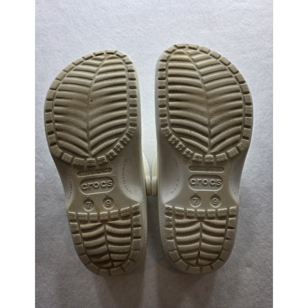 Crocs White Traditional Clogs. Men's Size 7. Women's Size 9 - Picture 8 of 8